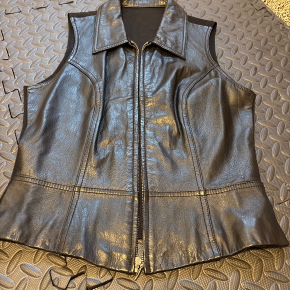 Women’s Wilson Leather Vest - Picture 1 of 3